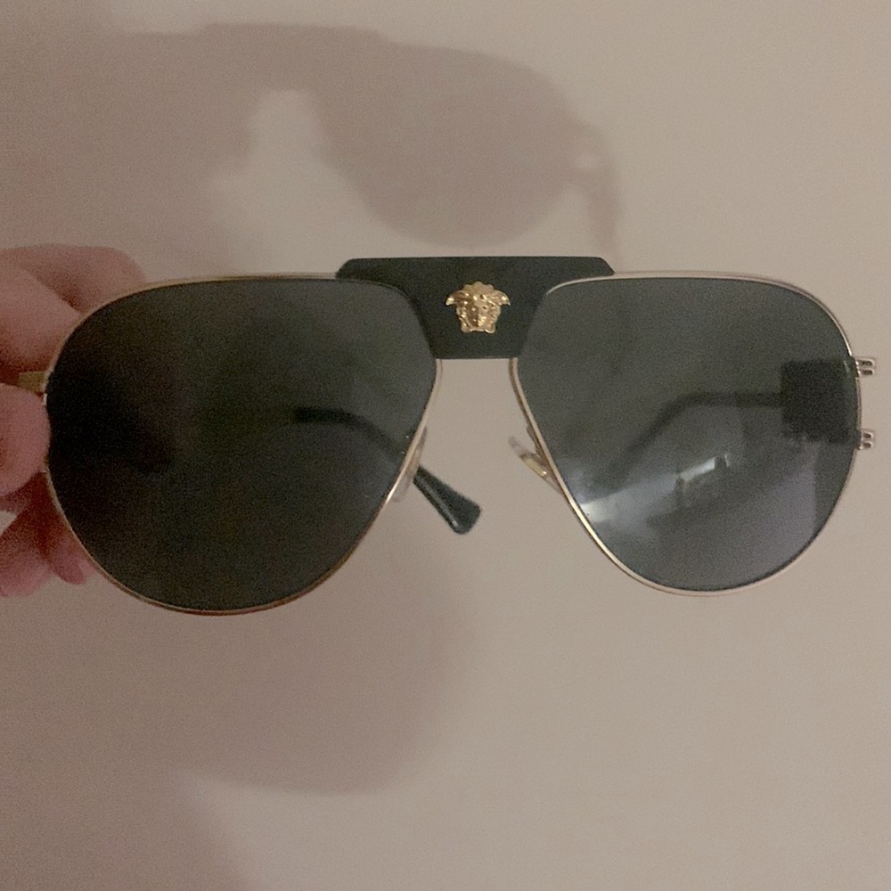 NEW Versace VE2252 Medusa Aviator Sunglasses in Black Gold